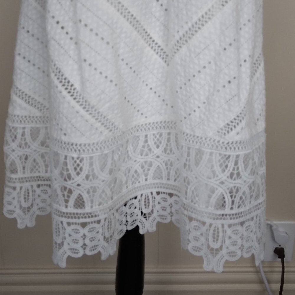 Talbots | White Cotton Lace  Patterned Flared Skirt |  Size 4 - Picture 3 of 10